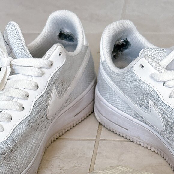 MENS NIKE AND ADIDAS SLIPPERS, PRICE FOR BOTH - Picture 4 of 6